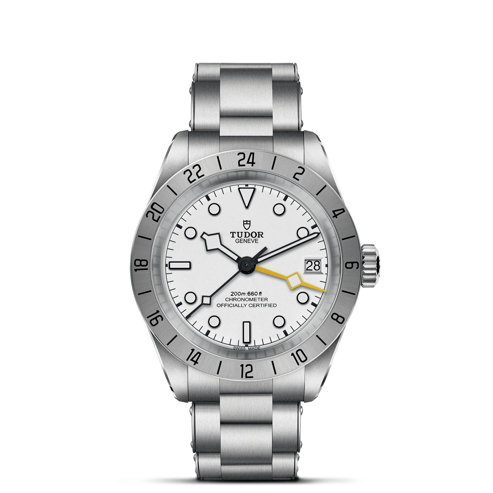 Die TUDOR BLACK BAY PRO von Schullin ist eine Edelstahluhr mit silbernem Armband, weißem Zifferblatt, schwarzen Indexen, Datum bei 3 Uhr, gelb akzentuiertem GMT-Zeiger und einer Lünette mit 24-Stunden-Anzeige.