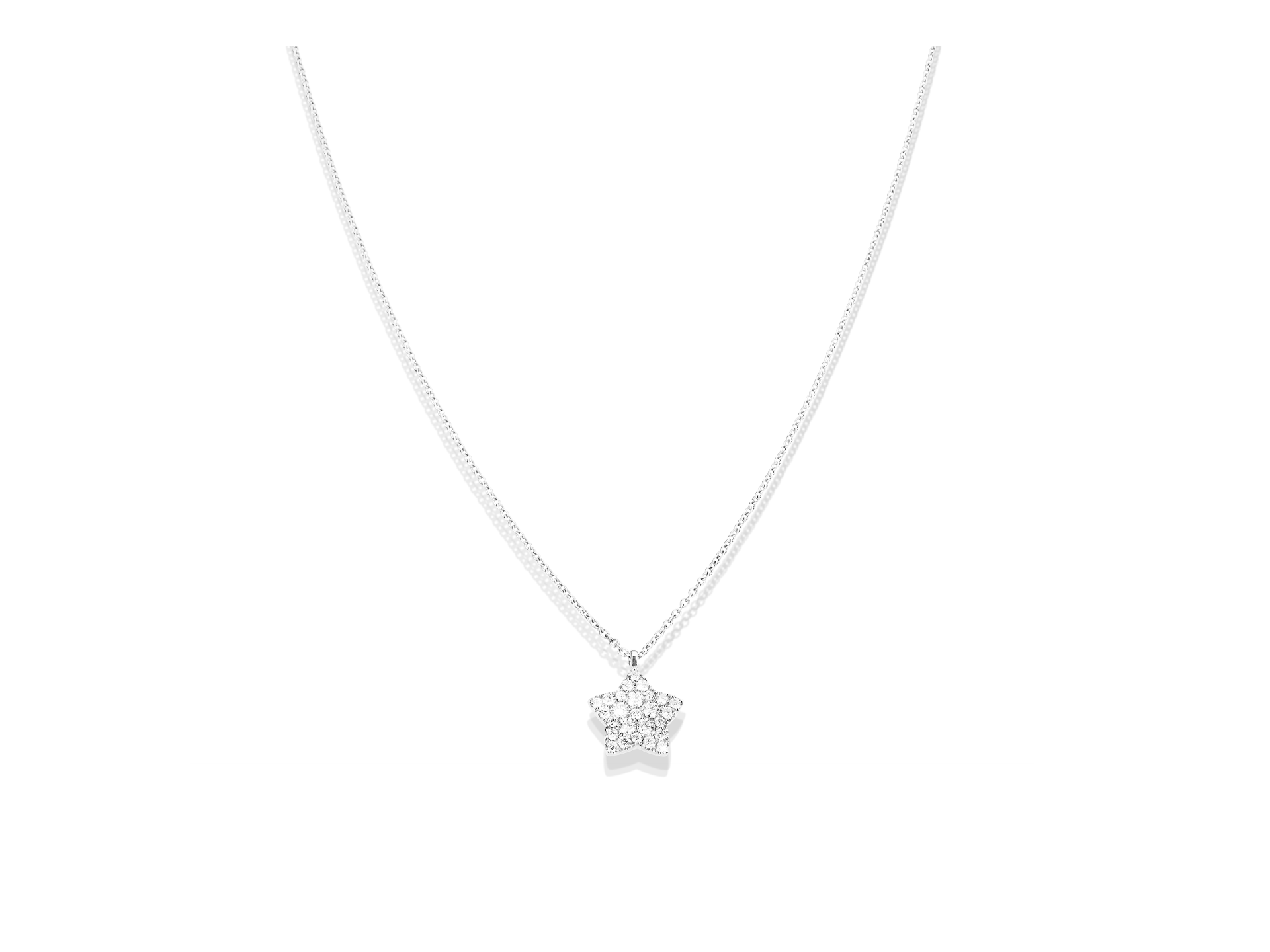 Die STERN HALSKETTE von Schullin ist eine zarte Silberkette mit einem sternförmigen Anhänger, der mit glitzernden, klaren Steinen besetzt ist und vor einem schlichten, weißen Hintergrund steht.