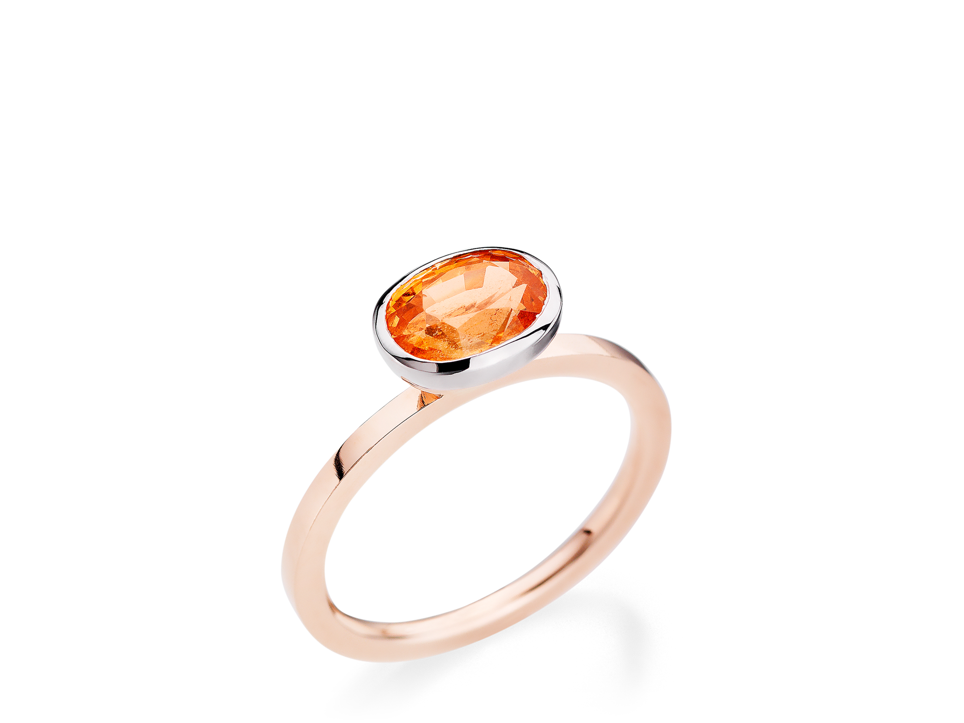 Der SPESSARTIN RING VIDA von Schullin ist ein zarter Ring aus Roségold mit einem ovalen, orangefarbenen Edelstein in schlichter Zargenfassung, der auf einem schlichten weißen Hintergrund abgebildet ist.