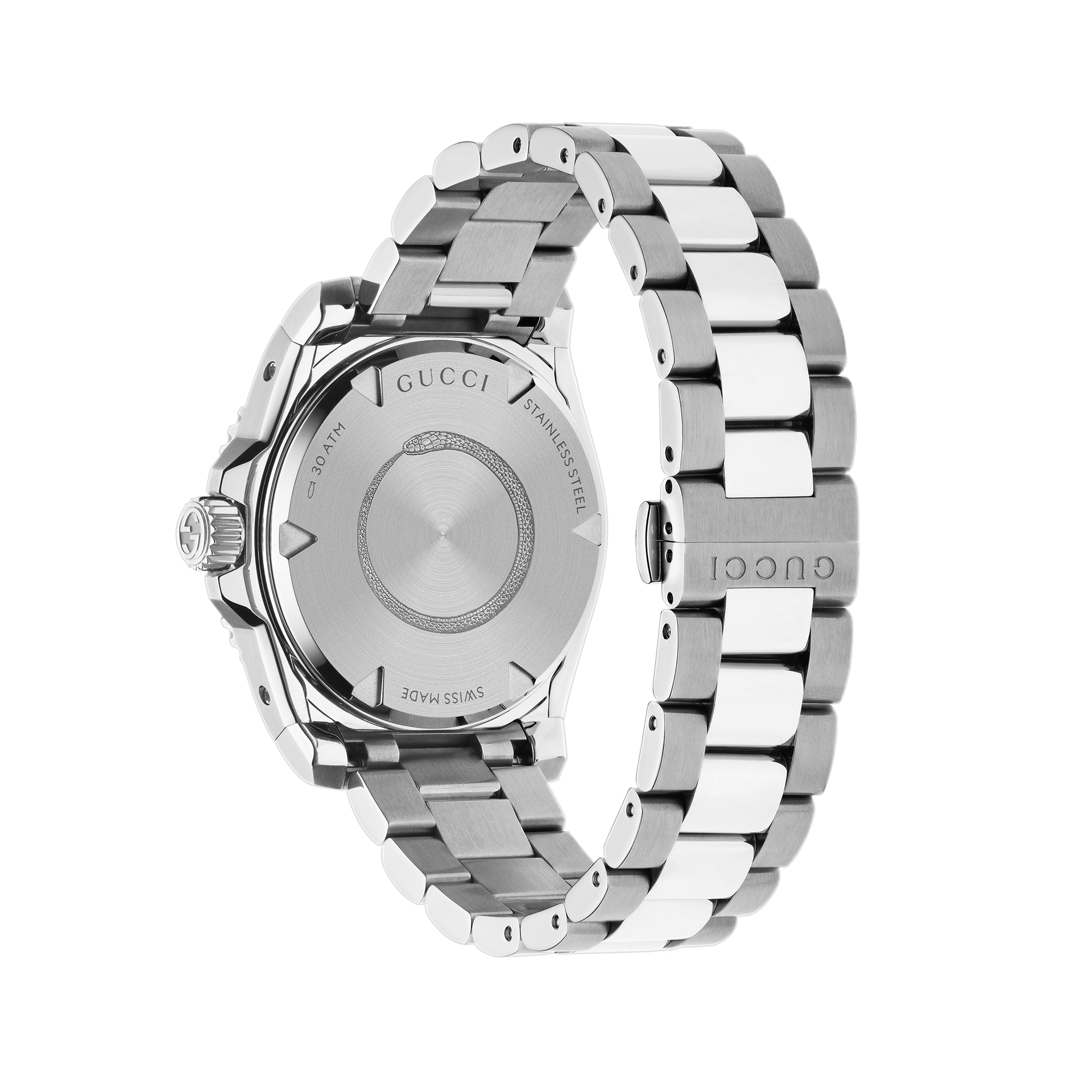 Eine silberne GUCCI DIVE-Uhr von Schullin mit einer Edelstahlrückseite und einem raffinierten Edelstahlarmband, auf deren Rückseite das Branding und aufwendige Details eingraviert sind. Die Uhr wird von hinten und von der Seite vor einem schlichten Hintergrund präsentiert.