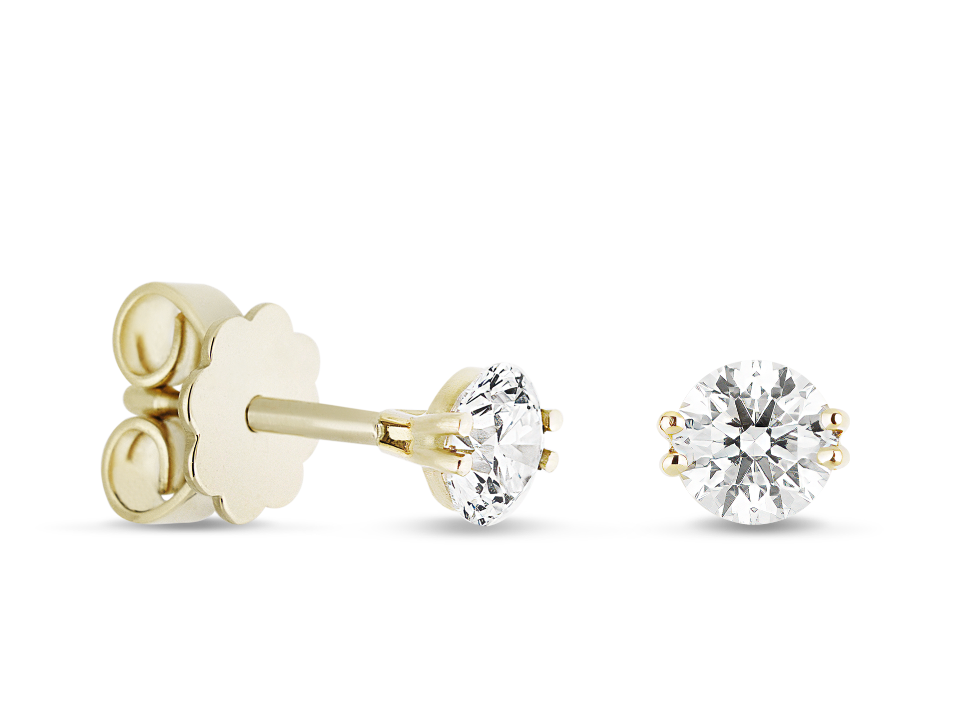 Die Schullin SOLITAIRE OHRSTECKER 0,30 CARAT sind goldene Ohrstecker mit runden, klaren, facettierten Edelsteinen in Vier-Zacken-Fassung, die auf einem schlichten weißen Hintergrund abgebildet sind.