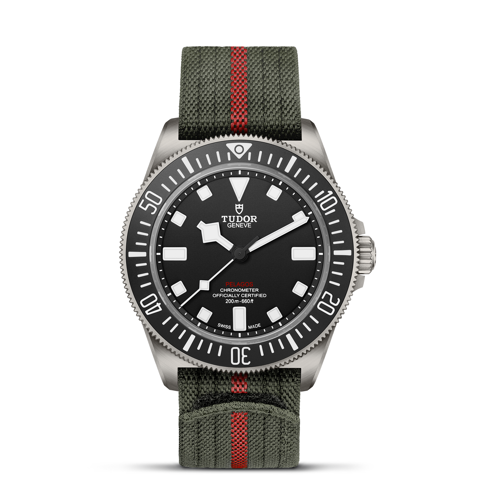 Die Schullin TUDOR PELAGOS FXD Taucheruhr hat ein schwarzes Zifferblatt, weiße Markierungen, ein grünes Stoffarmband mit rotem Mittelstreifen, eine schwarze Drehlünette mit weißen Ziffern und wird von dem COSC-zertifizierten Kaliber MT5602 angetrieben.