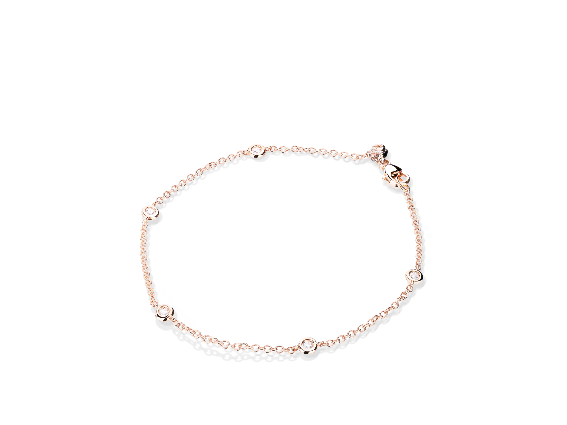 Das BRILLANT ARMBAND von Schullin ist ein elegantes Roségold-Armband mit minimalistischem Kettendesign, das mit kleinen runden Edelsteinen verziert ist, die gleichmäßig über die Länge verteilt sind. Es wird für zusätzliche Bequemlichkeit mit einem kleinen Verschluss gesichert.