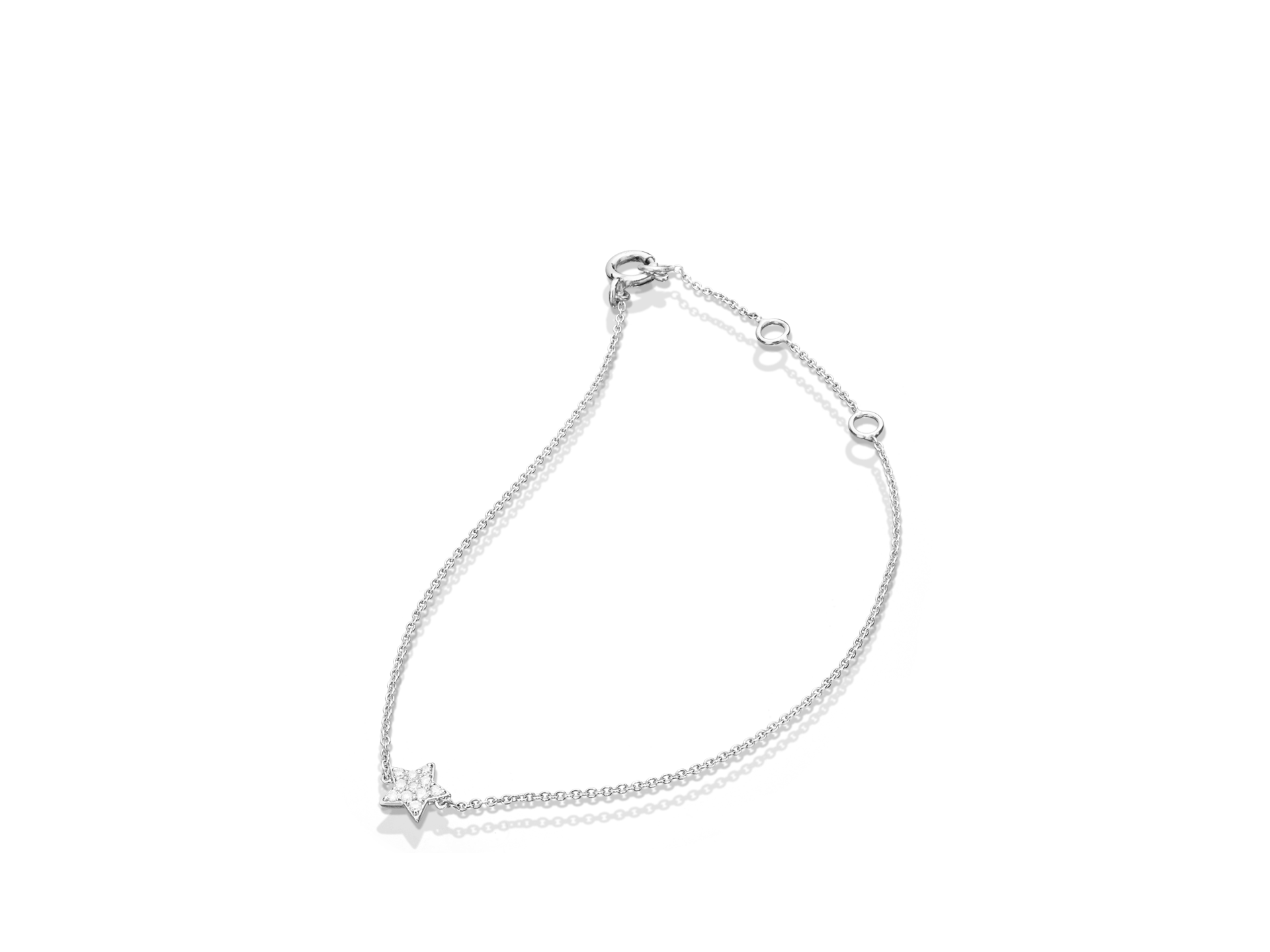 Wir präsentieren das STERN ARMBAND von Schullin: ein zartes Armband aus 18 Karat Weißgold mit einem sternförmigen Anhänger, ergänzt durch eine dünne Kette und kleine runde Perlen. Es wird mit einem Karabinerverschluss gesichert und vor einem schlichten Hintergrund präsentiert. Ideal für alle, die auf der Suche nach eleganten Geschenkideen sind.