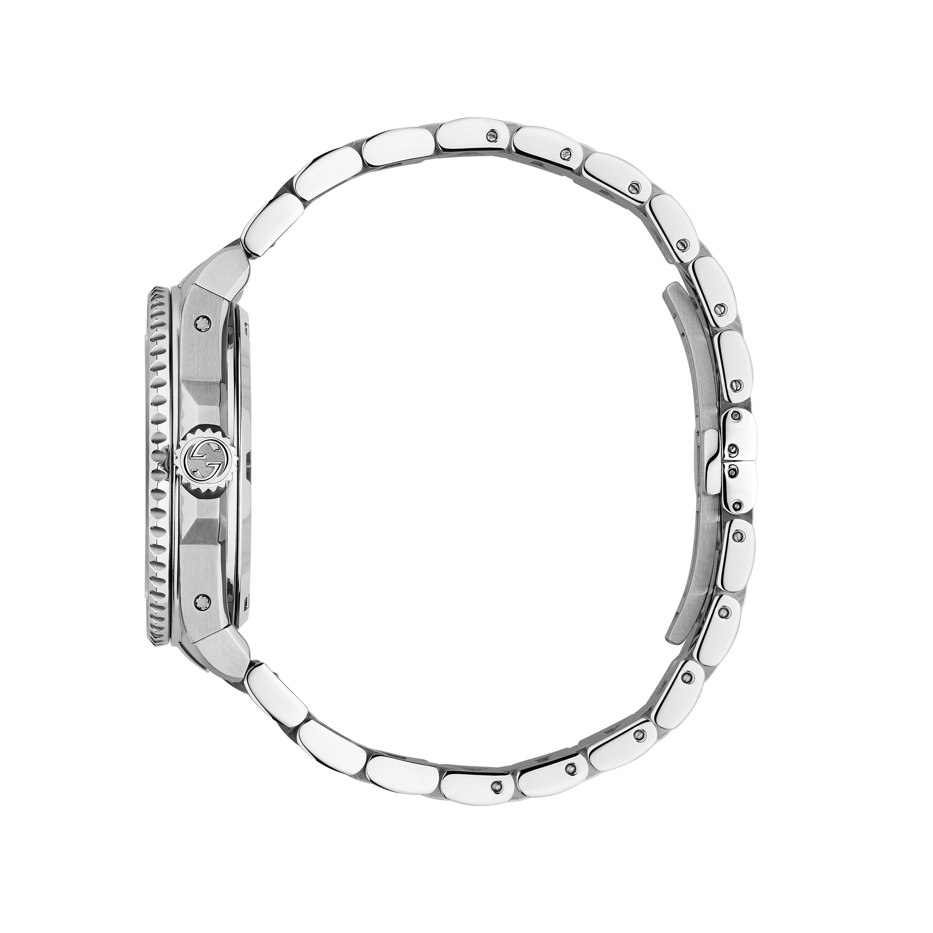 Seitenansicht einer silbernen Armbanduhr auf schwarzem Hintergrund, die ein Edelstahlarmband und eine detaillierte Uhrlünette mit Krone hervorhebt. Das Design wirkt schlicht und elegant und zeigt die robuste Konstruktion und die raffinierte Verarbeitung, die für die Schullin GUCCI DIVE-Uhr typisch sind.