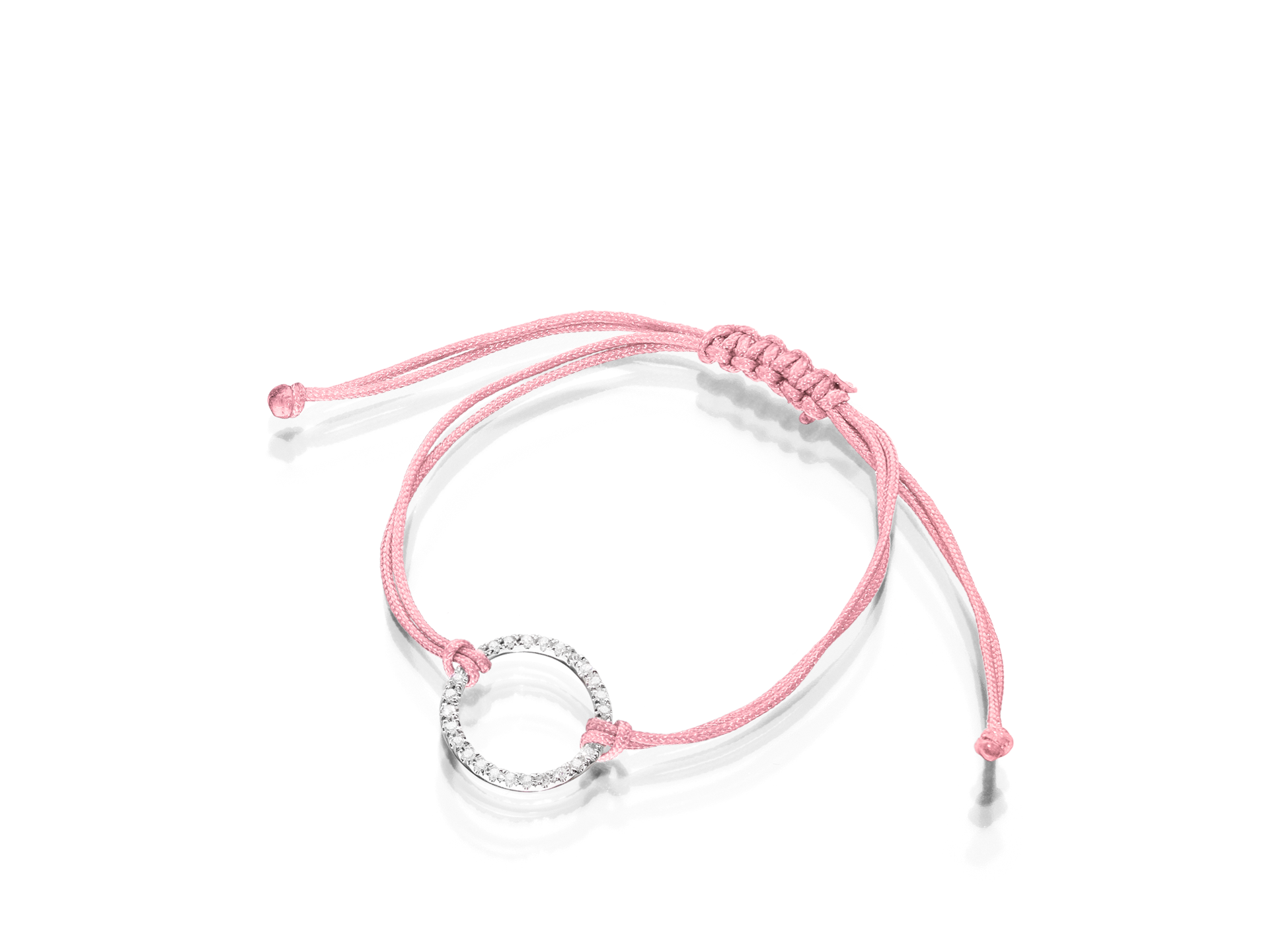 Wir präsentieren das DIAMANT ARMBAND von Schullin: ein stilvolles rosa Kordelarmband mit einem verstellbaren Knoten und einem runden Anhänger in der Mitte aus Weißgold.