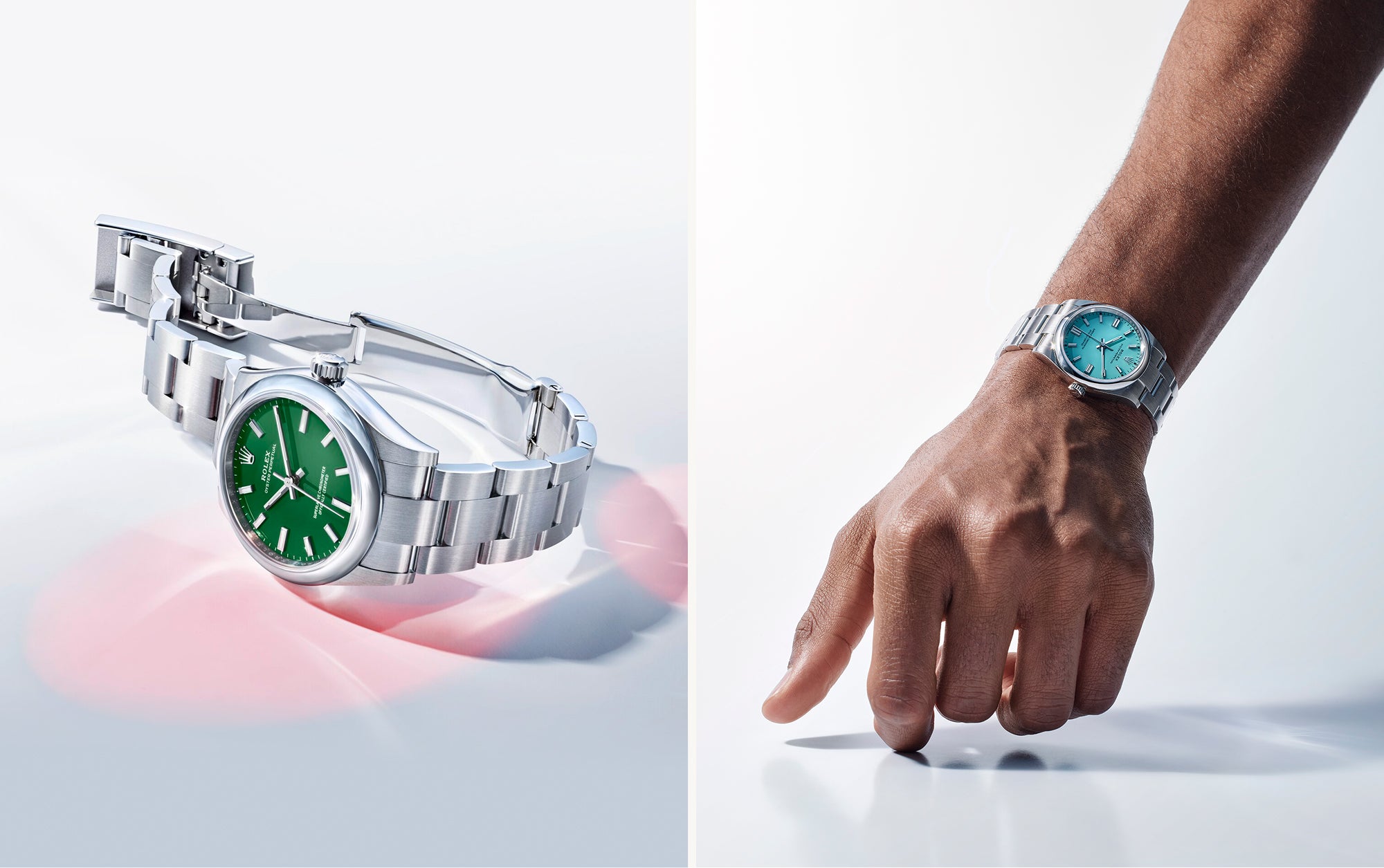 Geteiltes Bild: Auf der linken Seite liegt eine silberne Armbanduhr mit grünem Zifferblatt geöffnet auf einer weißen Fläche. Auf der rechten Seite trägt eine Person dieselbe Uhr am Handgelenk, die Hand nach unten geneigt, vor einem hellen Hintergrund.