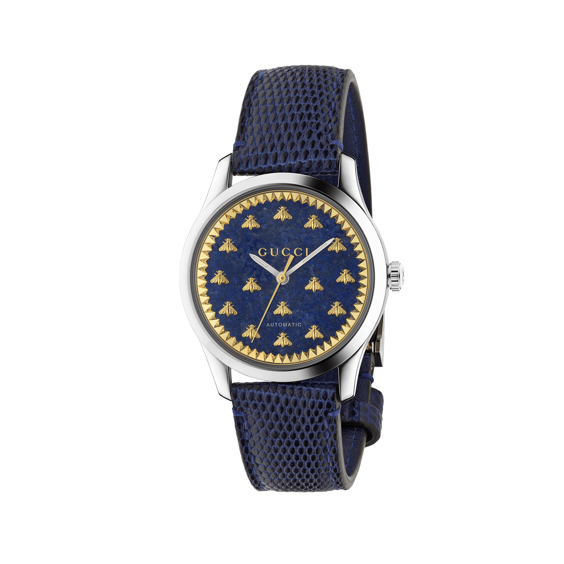 Eine Luxusuhr aus der GUCCI G-TIMELESS-Kollektion verfügt über ein blaues Lapislazuli-Zifferblatt, das mit goldenen Bienenmotiven verziert ist. Ihr elegantes Design umfasst einen silbernen Rahmen, goldene dreieckige Markierungen und ein raffiniertes blaues Schlangenhautarmband. Der Markenname Schullin sowie „Automatic“ sind anmutig auf dem Zifferblatt dargestellt.