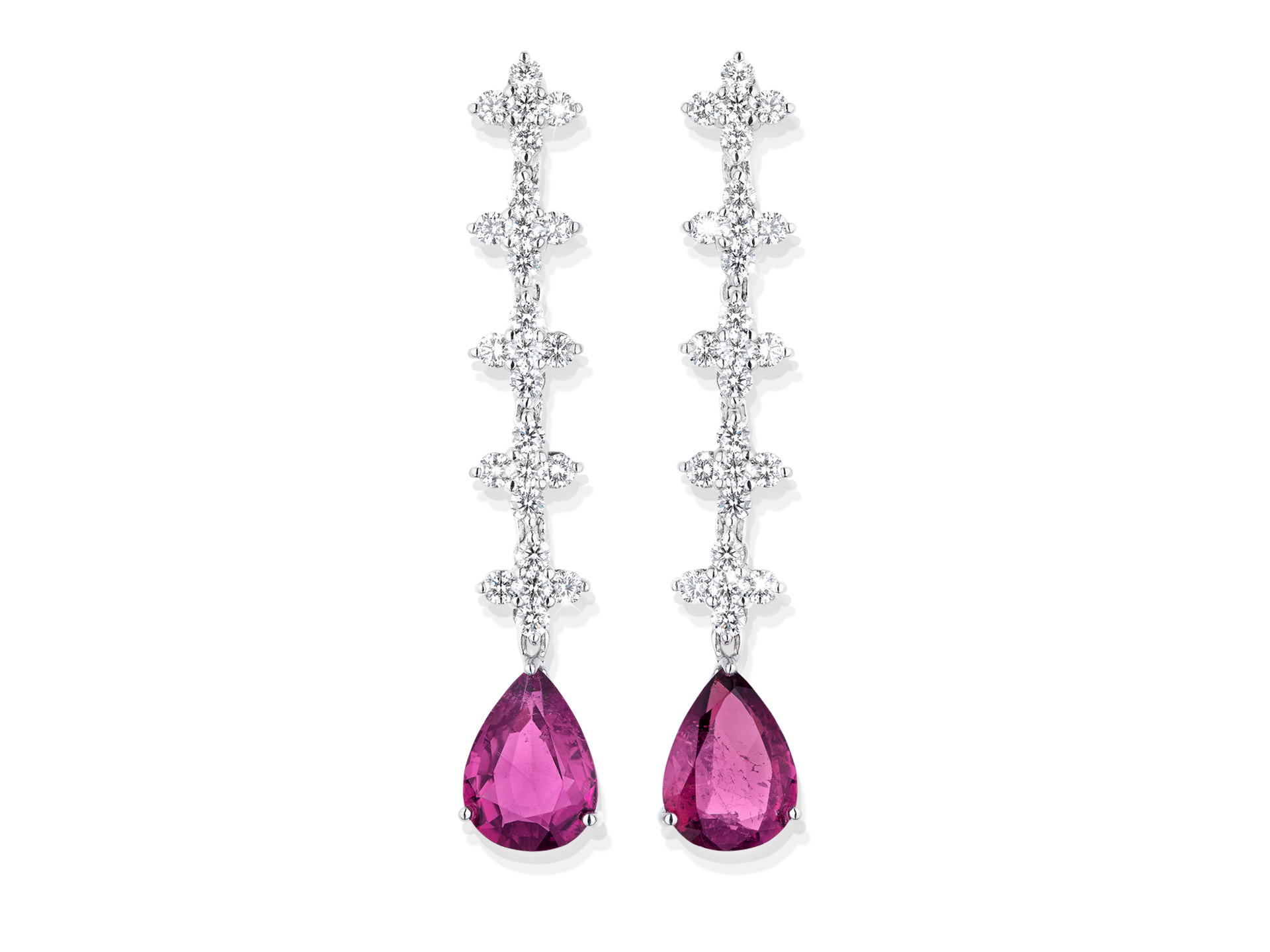 Die RUBELLIT OHRGEHÄNGE von Schullin sind elegante, in weißem Metall gefasste Tropfenohrringe mit funkelnden weißen Edelsteinen und einem tropfenförmigen lila Edelstein am Ende.