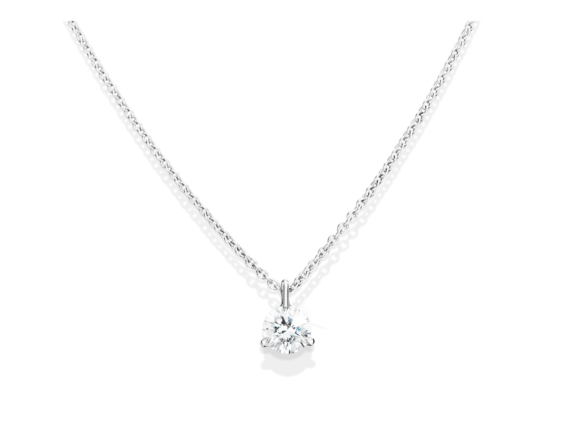 Die Schullin SOLITAIRE HALSKETTE 0,30 CARAT ist eine zarte Silberkette mit einem Diamantanhänger im Rundschliff, der elegant auf einem schlichten weißen Hintergrund präsentiert wird.