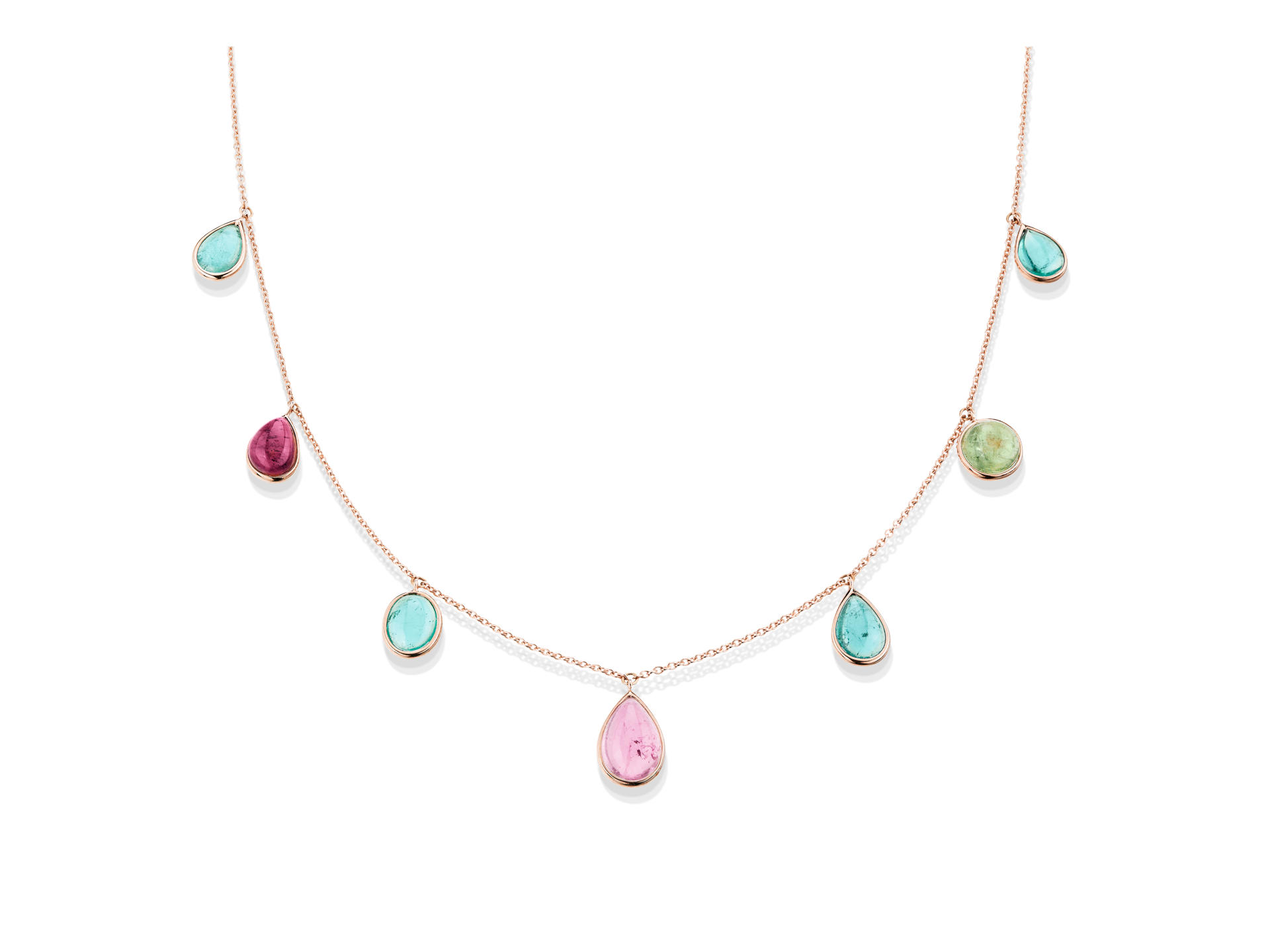 Die TURMALIN HALSKETTE von Schullin ist ein zartes Goldcollier mit sieben tropfenförmigen Turmalinen in Türkis, Rosa, Grün und Magenta, die gleichmäßig auf der Kette verteilt sind und sich vor einem weißen Hintergrund präsentieren.