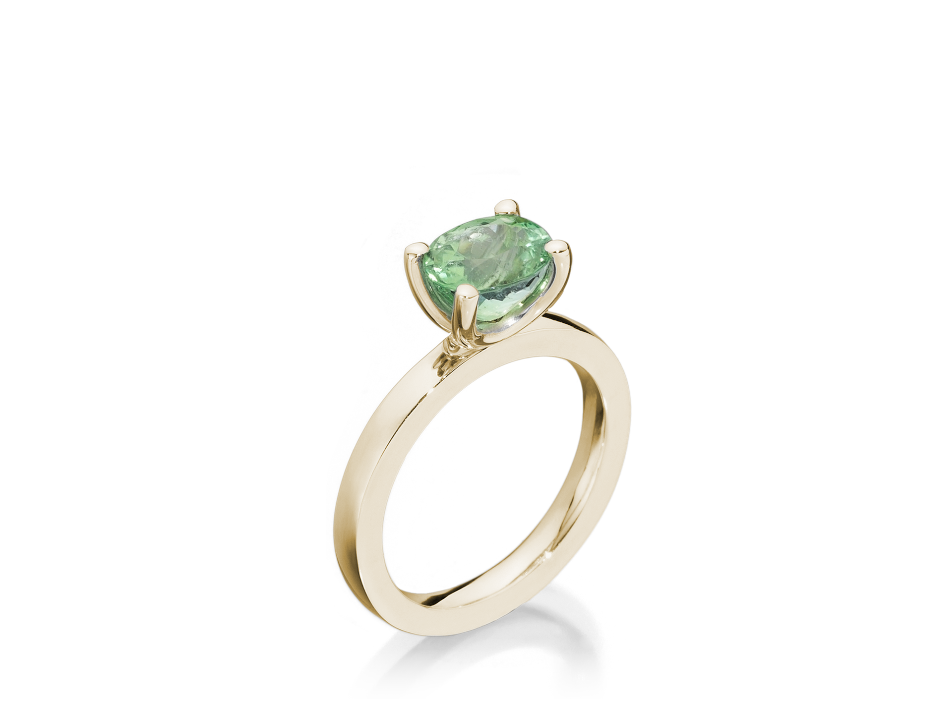 Der Schullin TURMALIN RING FANCY T ist ein Goldring mit einem grünen Edelstein im Ovalschliff in einer Vier-Zacken-Fassung, der auf einem schlichten weißen Hintergrund abgebildet ist.