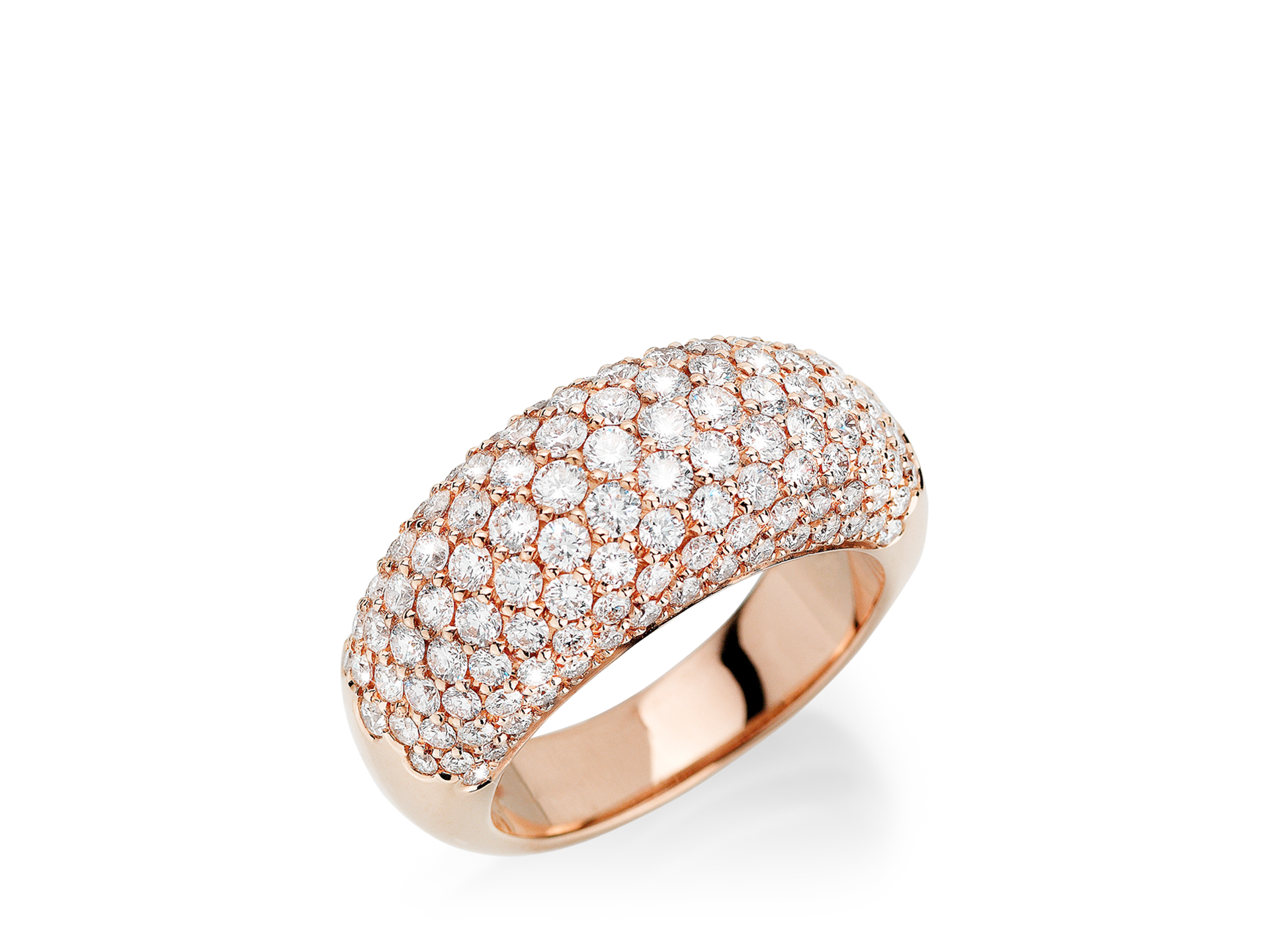 Der DIAMANT RING von Schullin ist ein Kuppelring aus Roségold, der mit mehreren Reihen funkelnder weißer Diamanten besetzt ist, die sich vor einem schlichten hellen Hintergrund präsentieren.