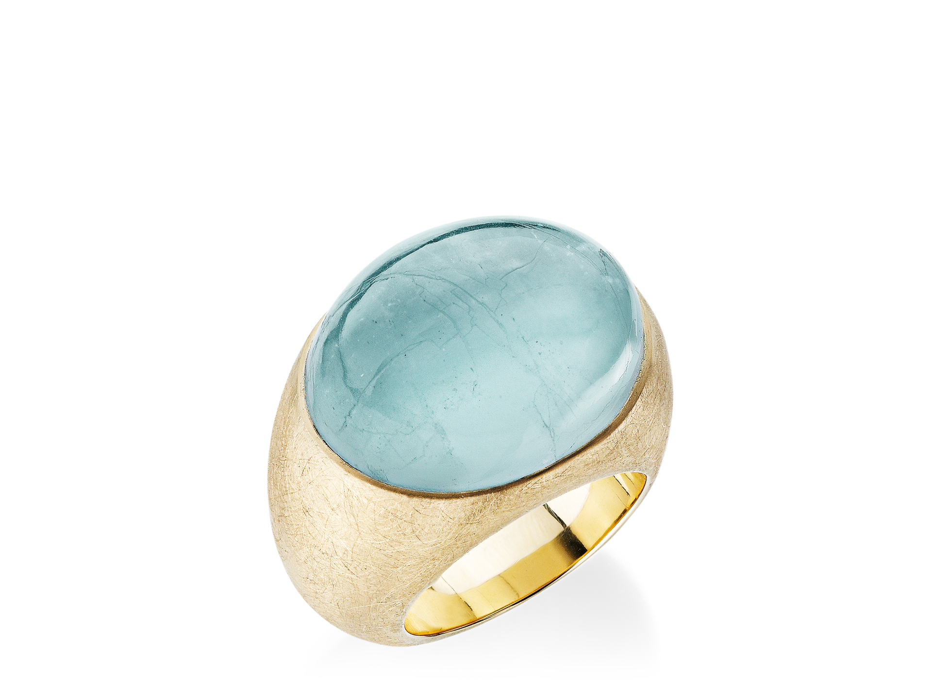 Der AQUAMARIN RING BUBBLE von Schullin zeigt einen großen ovalen Aquamarin, der in ein glattes, gebürstetes Band aus 18 Karat Gelbgold gefasst ist, das vor einem schlichten weißen Hintergrund steht.