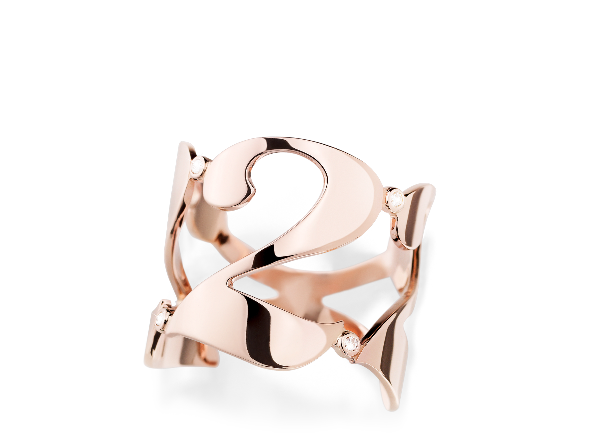 Der Schullin RING TWO OF US ist ein breiter, polierter Ring aus Roségold, der die Form der Zahl 2 hat, mit offenen Zwischenräumen und kleinen runden Diamanten in den Ecken, die auf einem schlichten weißen Hintergrund abgebildet sind.