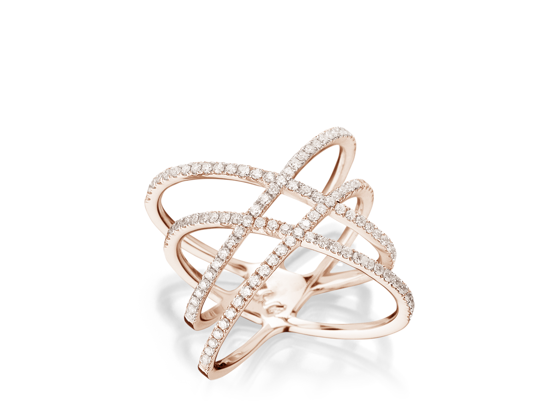 Der Schullin DIAMANT RING hat ein offenes, kreuzförmiges Design aus Roségold, das mit funkelnden Diamanten auf jedem Band besetzt ist und sich elegant vor einem schlichten weißen Hintergrund präsentiert.