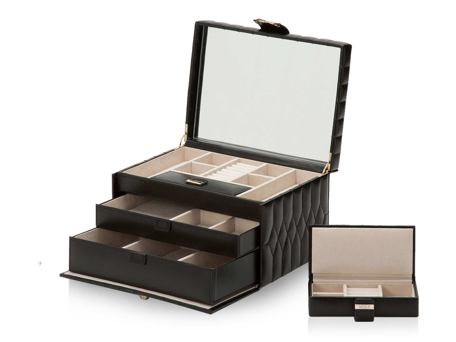 Die SCHMUCKBOX von Schullin ist ein schwarzes, gestepptes Schmuckkästchen mit einem großen Spiegel, mehreren Fächern, zwei offenen Schubladen und einem passenden kleineren Schmuckkästchen mit unterteilten Fächern.