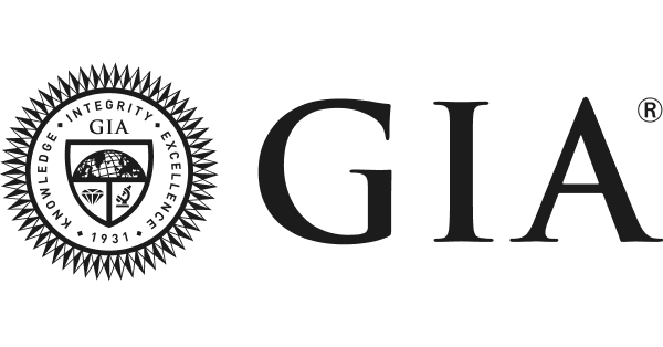 Das GIA-Logo zeigt links ein rundes Emblem mit „Wissen, Integrität, Exzellenz, Service“ um ein Schild und ein Diamantsymbol. „GIA“ steht in großen Buchstaben rechts neben dem Emblem.