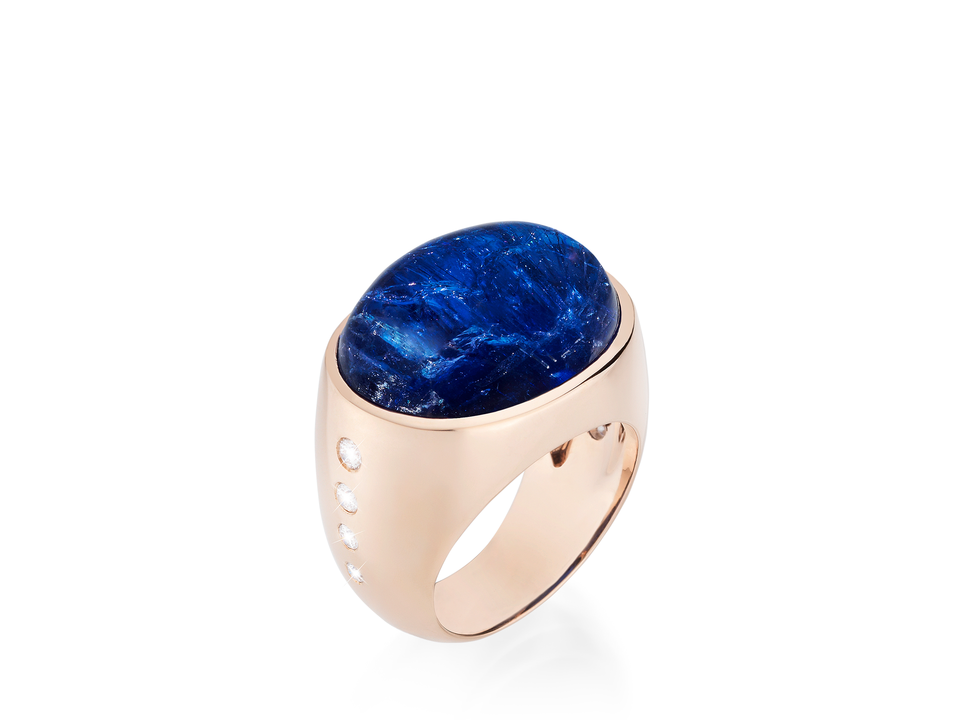 Wir präsentieren den TANSANIT RING BUBBLE von Schullin. Er verfügt über einen exquisiten großen, oval geschliffenen blauen Edelstein in Gold, der durch drei kleine, runde Diamanten auf einer Seite des Rings wunderschön hervorgehoben wird.