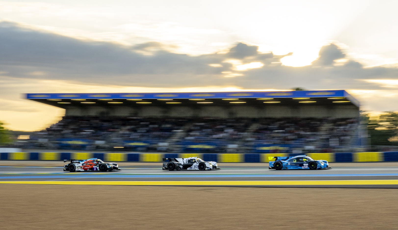 24 Heures du Mans, ein Rennen, das die Ausdauer und die Spitzenleistungen im Motorsport zelebriert. 