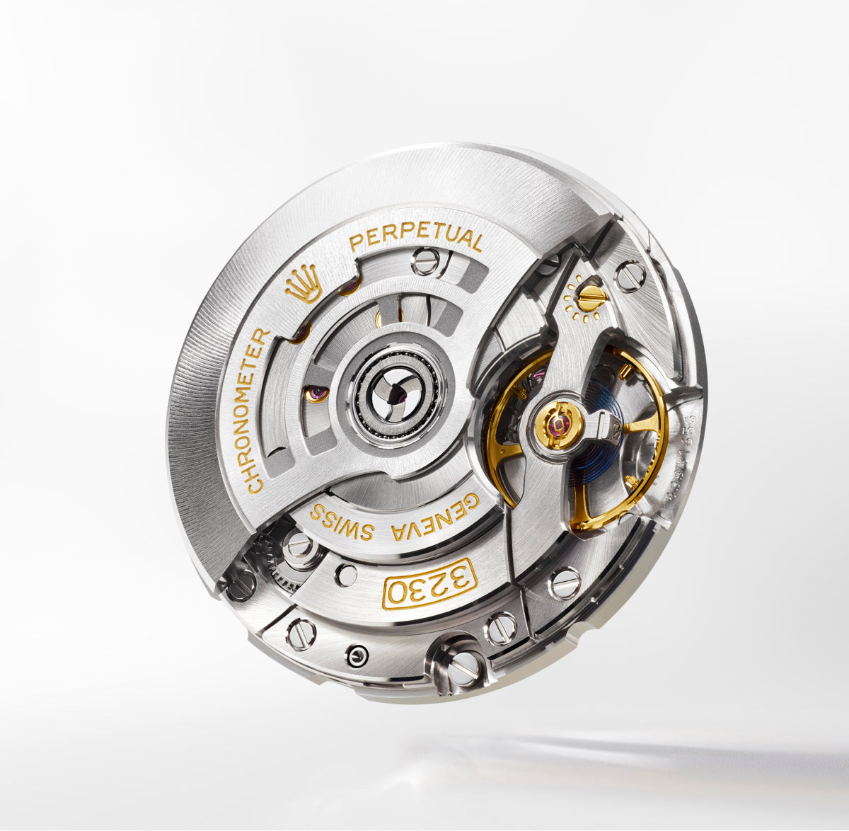 Nahaufnahme eines Schweizer Luxusuhrwerks mit komplizierten Zahnrädern, Goldgravuren und mechanischen Komponenten, einschließlich der Worte PERPETUAL, GENEVA SWISS und CHRONOMETER 3230 auf einer polierten Metalloberfläche.